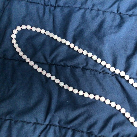 Vintage pink glass bead necklace - Picture 2 of 5